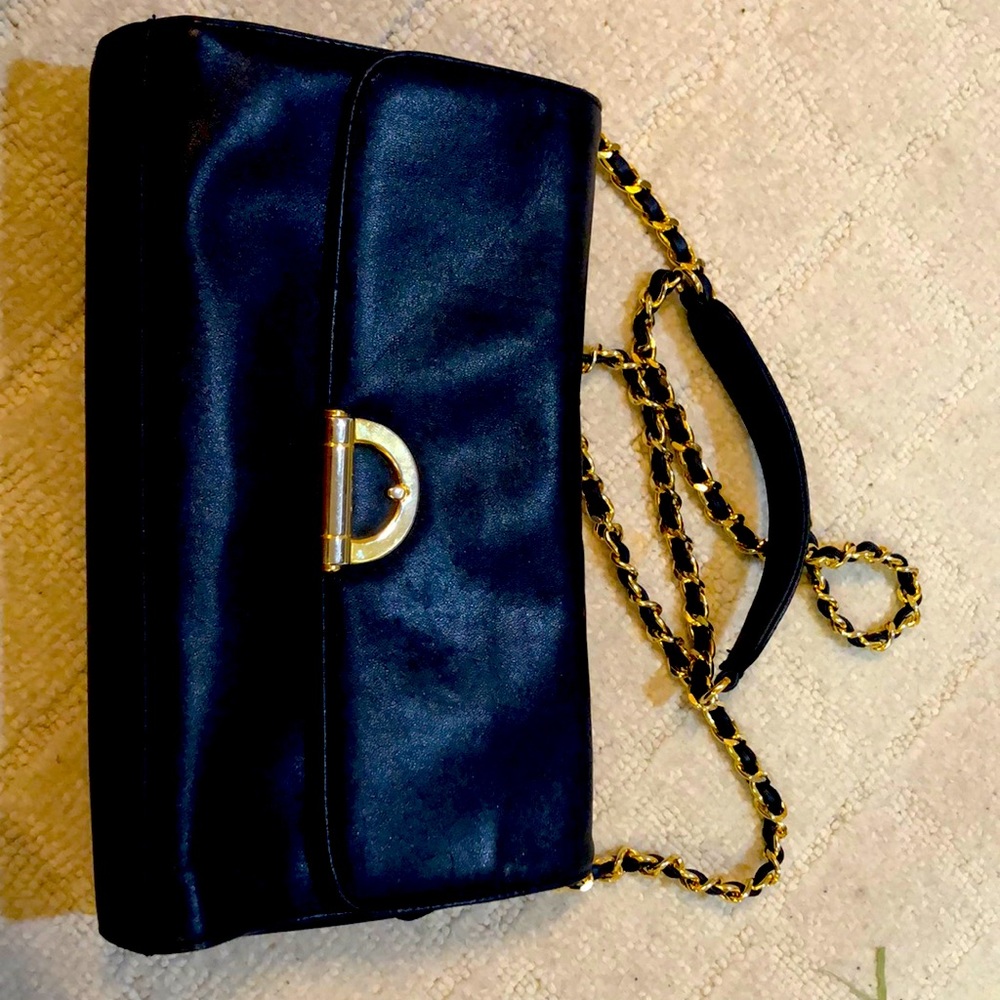 Adorable shoulder bag in good condition